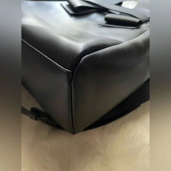 New! Pinko Elegant Black Leather Backpack display picture 3